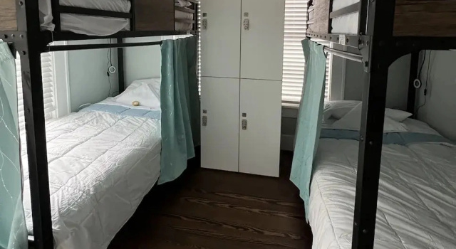 Кровать в общем номере MyCrib Houston Hostel