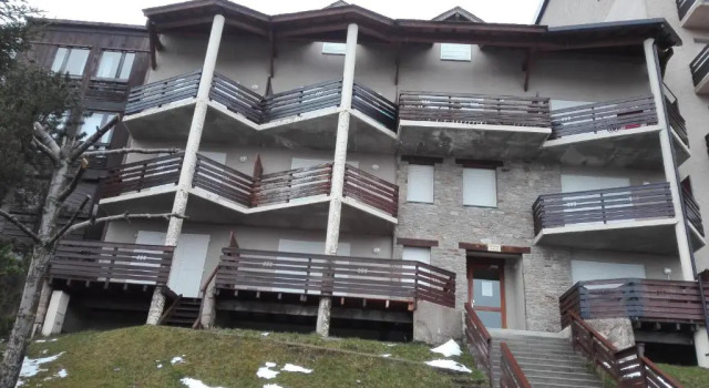 Charmant T2 avec cabine fermée et terrasse, Rezervasyon Otel Les Angles Pyrénées-Orientales
