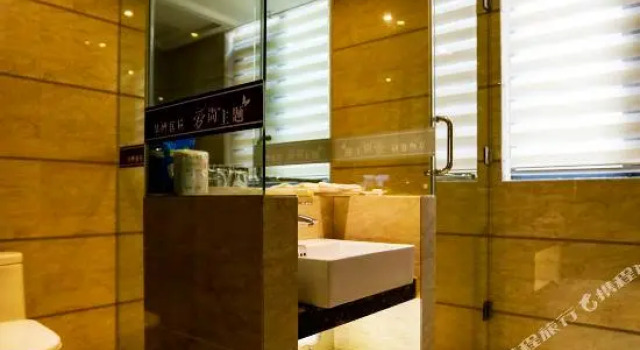 Люкс Deluxe Huaqiao International Hotel