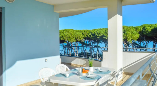 Апартаменты с 2 комнатами с балконом и с видом на море Homiday - Holiday Rendez Vous