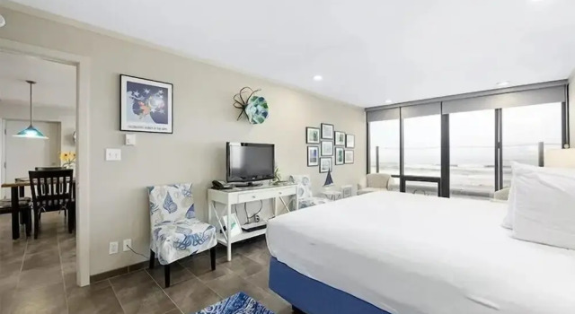 Люкс Deluxe Inn at Spanish Head Resort Hotel
