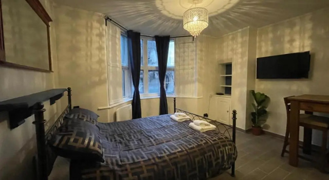 Gated Stunning Period Studio in Vibrant Bristol, Varaa Huoneisto Asunnot kohteessa Merseyside, Huoneisto