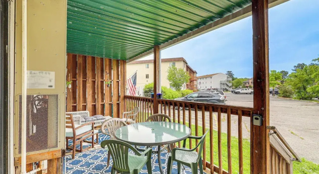 Апартаменты Unwind Poolside, Walk to Sand! Ocean City Condo