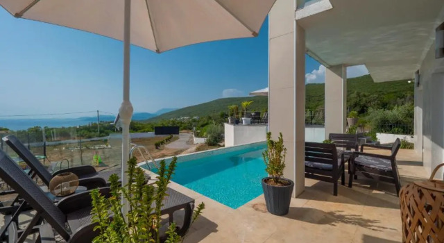 Villa HACIENDA, Book Villa Sommerhuse i Kotor Riviera, Hytte