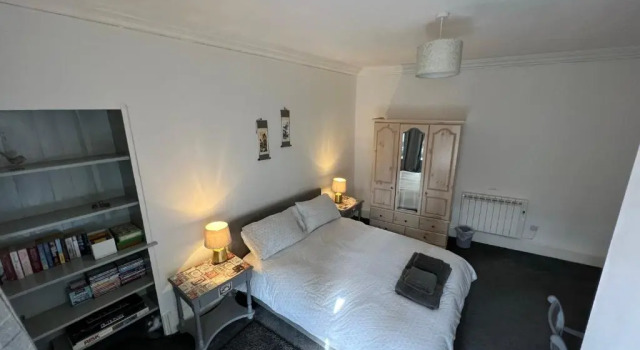 Stylish 2nd Floor Georgian Period Flat (Adults Only)