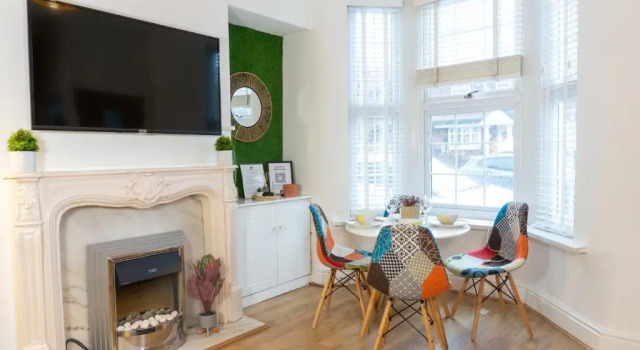 Air Host and Stay - Daisy House - Large 3 bedroom sleeps 8 10 minutes from city centre, Prenota Hotel Liverpool Merseyside