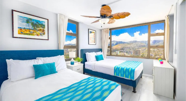 Beautiful 34th Floor with Mountain Views - 1 Block from Beach - Parking incl, Rezerwuj Hotel Waikiki Honolulu