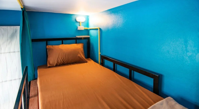 Кровать в общем номере с балконом BGW Phuket - Hostel