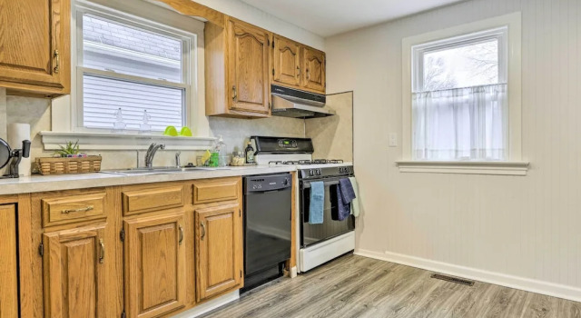 Коттедж с 3 комнатами Charming Hamden Home: 2 Mi to Yale University