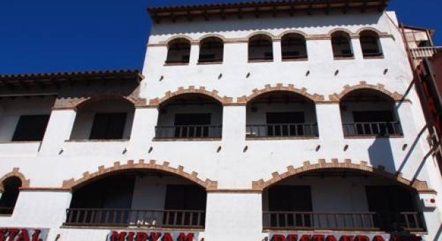 Hostal Miryam, Забронировать Отель Ла-Эскала Alt Empordà, рядом с Les Barques Beach