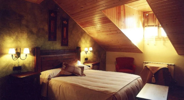 Apartamentos Casa Rivera, Book Apartment Hotels in Aragon with Parking, Parking