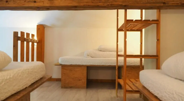 Кровать в общем номере (мужской номер) Auberge de Jeunesse HI La Clusaz