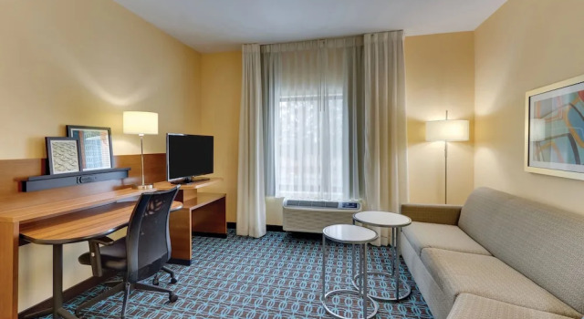 Двухместный люкс Fairfield Inn & Suites by Marriott Dunn I-95