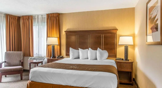 Двухместный номер Superior с видом на озеро The Black Swan Lee - Lenox, an Ascend Collection Hotel