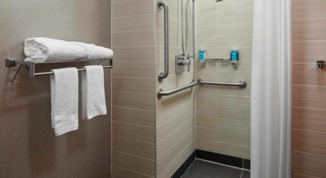 Четырёхместный номер Standard Aloft by Marriott Buffalo Airport