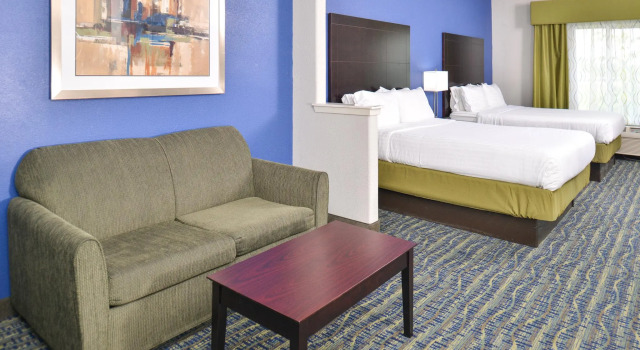 Четырёхместный люкс Holiday Inn Express Hotel & Suites San Antonio by IHG