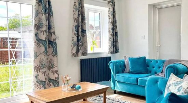 Tranquil Turquoise - 3 Bed House With Parking, Забронировать Отель Брэкнэлл Беркшир