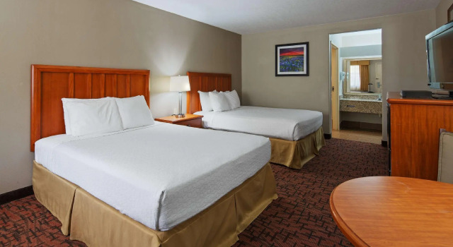 Четырёхместный номер Standard Best Western Marble Falls Inn