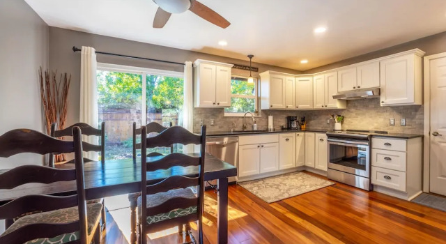 Devon Court 2 Bedroom Home by RedAwning, Buchen Sie Ferienhaus Hood River Columbia River Gorge