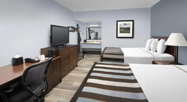 Четырёхместный номер Deluxe Ivy City Hotel