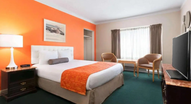 Двухместный номер SureStay Plus by Best Western Windsor
