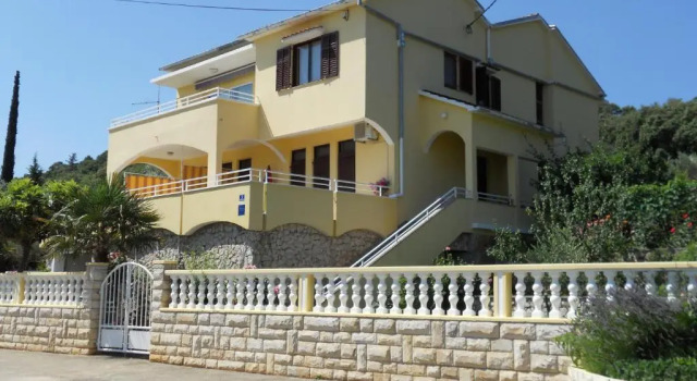 Apartments Gržanov, Забронировать Апартаменты/квартира Остров Углян , рядом с Пляж Сутомишчица
