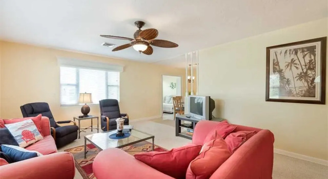 Poco Place, 2 Bedrooms, Wifi, 2 Blocks to Beach, Sleeps 6