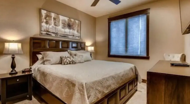 Коттедж с балконом Spacious 4 Bedroom Townhome in River Run Village Within Walking Distance to Gondola and Restaurants