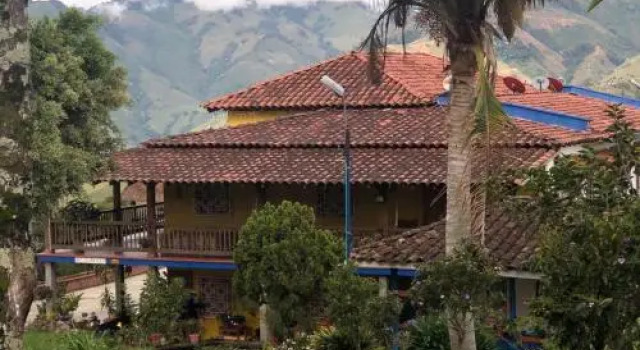 Castillo de Cascadas Finca Hotel, Rezerwuj Hotel Hotele w Caldas z parkingiem, Parking
