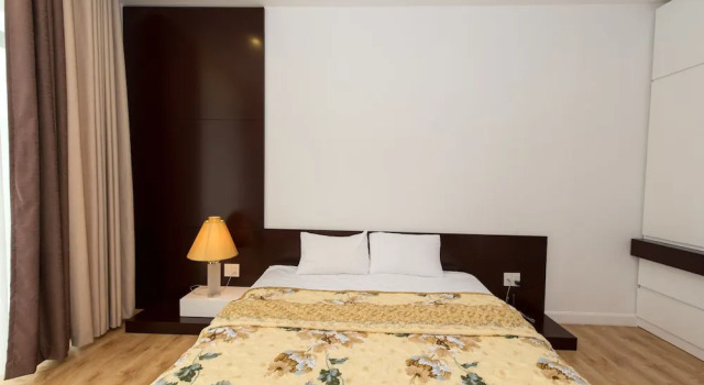 Garden view Apartment - 2 mins to beach