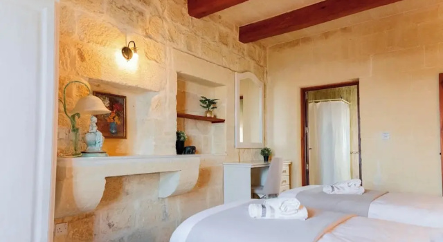Вилла с балконом Villa Savona Sleeps 7 with Private Pool