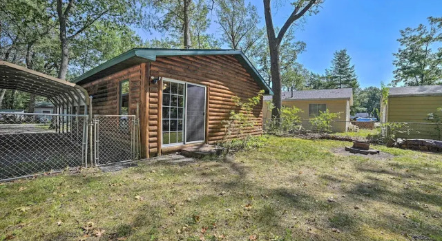 Коттедж Charming Houghton Lake Cottage w/ Backyard!