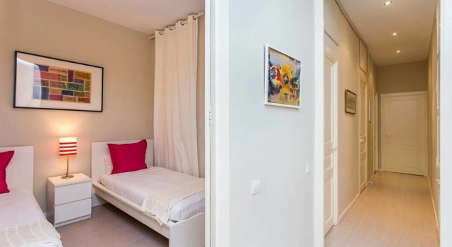 Trendy 3 Bedroom Flat in Central Area, Забронировать Отель Сантс-Монжуик , рядом с Парк скульптур