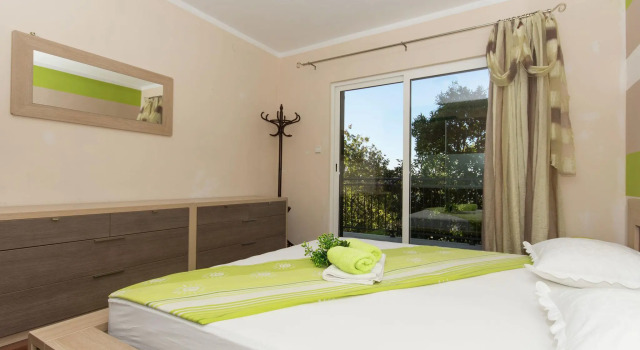 Delightful, three-bedrooms, terrace & outdoor dining area, close to the beach