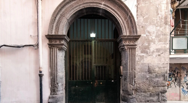 Residenza San Gregorio Armeno - Roots Partenopee, Забронировать Апартаменты/квартира Отели Неаполя с завтраком, рядом с Кафедральный собор Неаполя, Завтраки