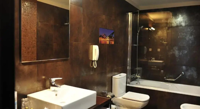 Двухместный номер Standard с балконом Axis Porto Business & Spa Hotel