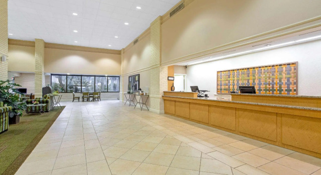 Quality Inn Slidell I-10, Забронировать Отель Слайделл Луизиана