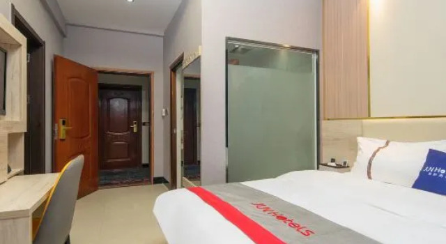 Люкс JunyueHotel