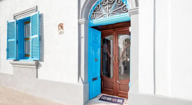 Traditional 3 bedroom home with hot tub (NEW)