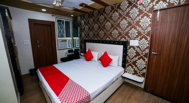 OYO 18651 Hotel Sharda