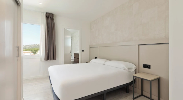 Кровать в общем номере с видом на море Aparthotel Xic
