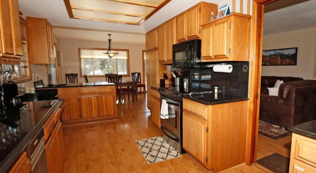 Коттедж с 3 комнатами 1770 Ponderosa Road