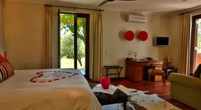 Двухместный номер Classic с балконом LAvenir Country Lodge