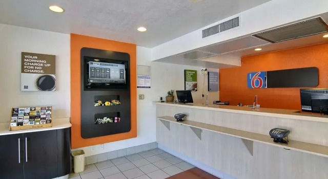 Motel 6 -Carpinteria, CA - Santa Barbara - South, Забронировать Мотель Карпинтерия Santa Barbara and Vicinity, рядом с Пляж Карпинтерия-Стэйт