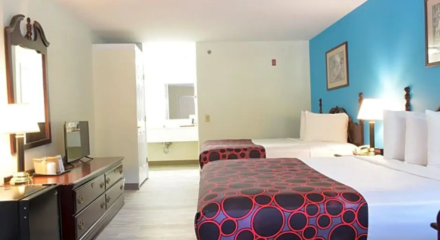 Номер Deluxe Hilltop Inn & Suites, near Foxwoods Casino