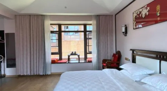 Семейный люкс Mangshi No.1 Courtyard Homestay (Yi Nationality Ancient Town Branch)
