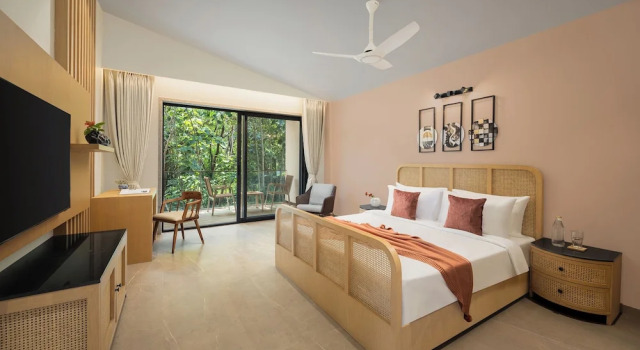 ELIVAAS Cloud 7 | 4 BHK Villa with Pvt Pool, Varaa Villa Vagator Pohjois-Goa