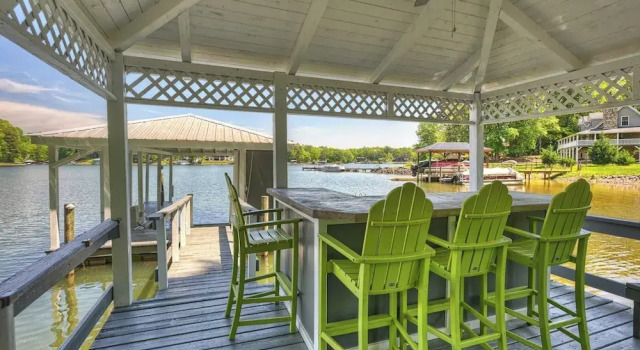 Коттедж Lucky's Lake House by Avantstay Private Lake Bar