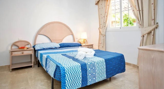 3 bed apartment close to beach BB43