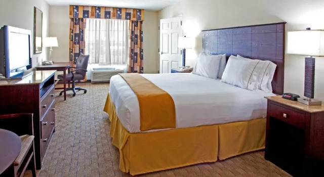Люкс Holiday Inn Express & Suites Columbus at Northlake by IHG